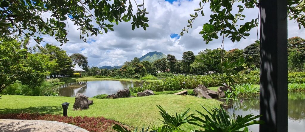 taman kelong tomohon lokon gunung lokon smp lokon sma lokon losnito sekolah berasrama, asrama, yayasan pendidikan lokon, wisata, kota bunga