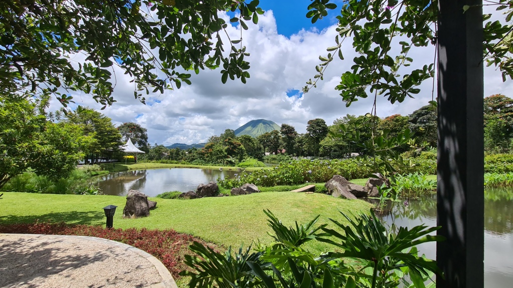 taman kelong tomohon lokon gunung lokon smp lokon sma lokon losnito sekolah berasrama, asrama, yayasan pendidikan lokon, wisata, kota bunga