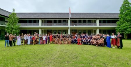 hari pendidikan nasional hardiknas 2022 smp sma lokon santo nikolaus kota tomohon manado sulawesi utara losnito sekolah asrama terbaik